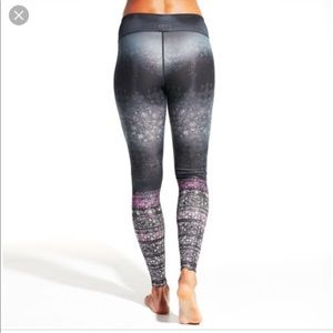 Calia by Carrie Underwood Tight Fit Legging